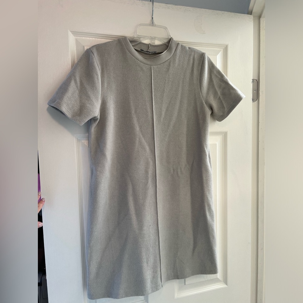 Zara Short Sleeve Sweater Dress Size Small - never worn
